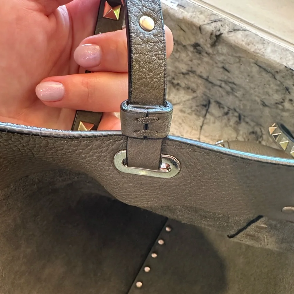 SOLD!!!! Valentino Medium Rockstud Leather Tote - Picture 11 of 16